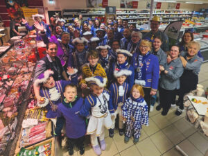 Besuch der Gülser Seemöwen bei REWE Olaku